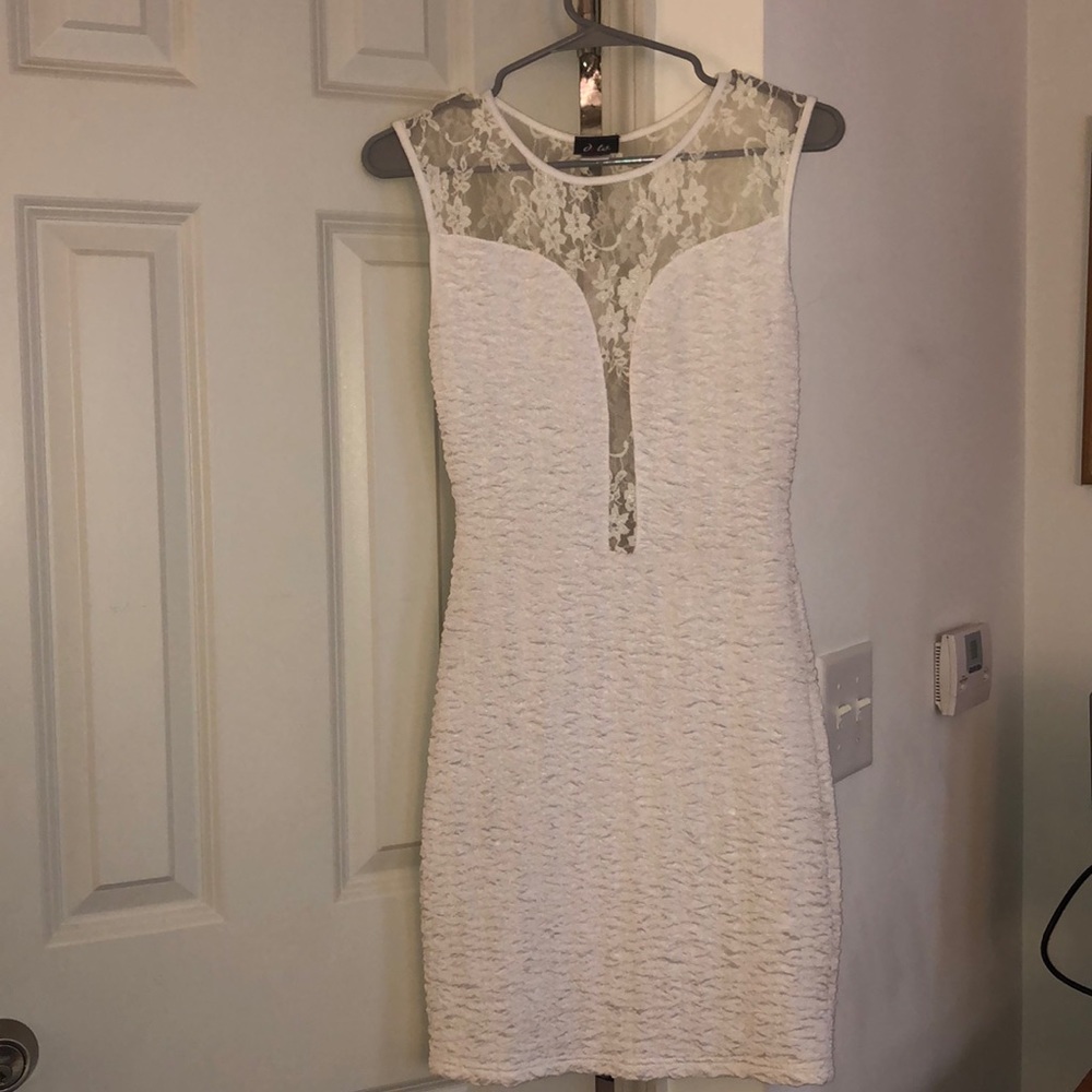 White body con lace dress